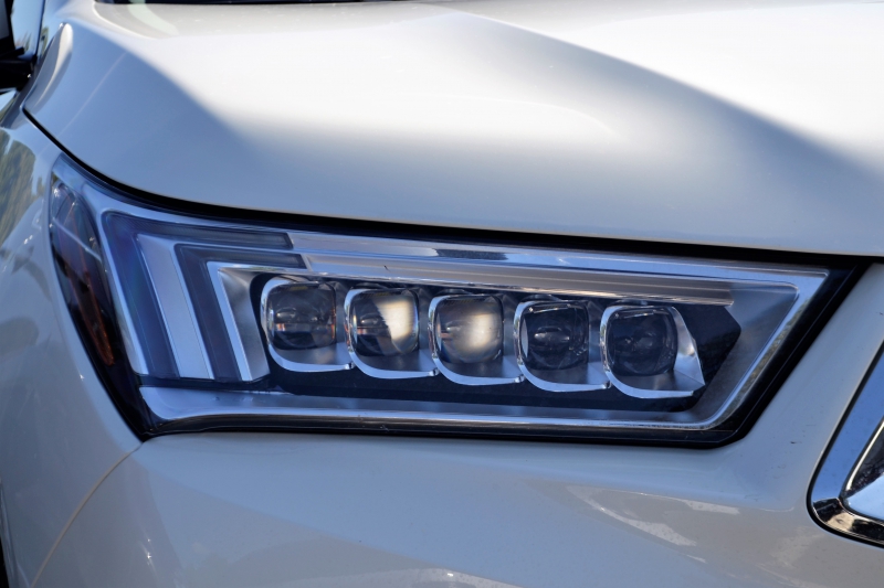 automobile-FIGANIERES-min_acura-headlamp-2834131